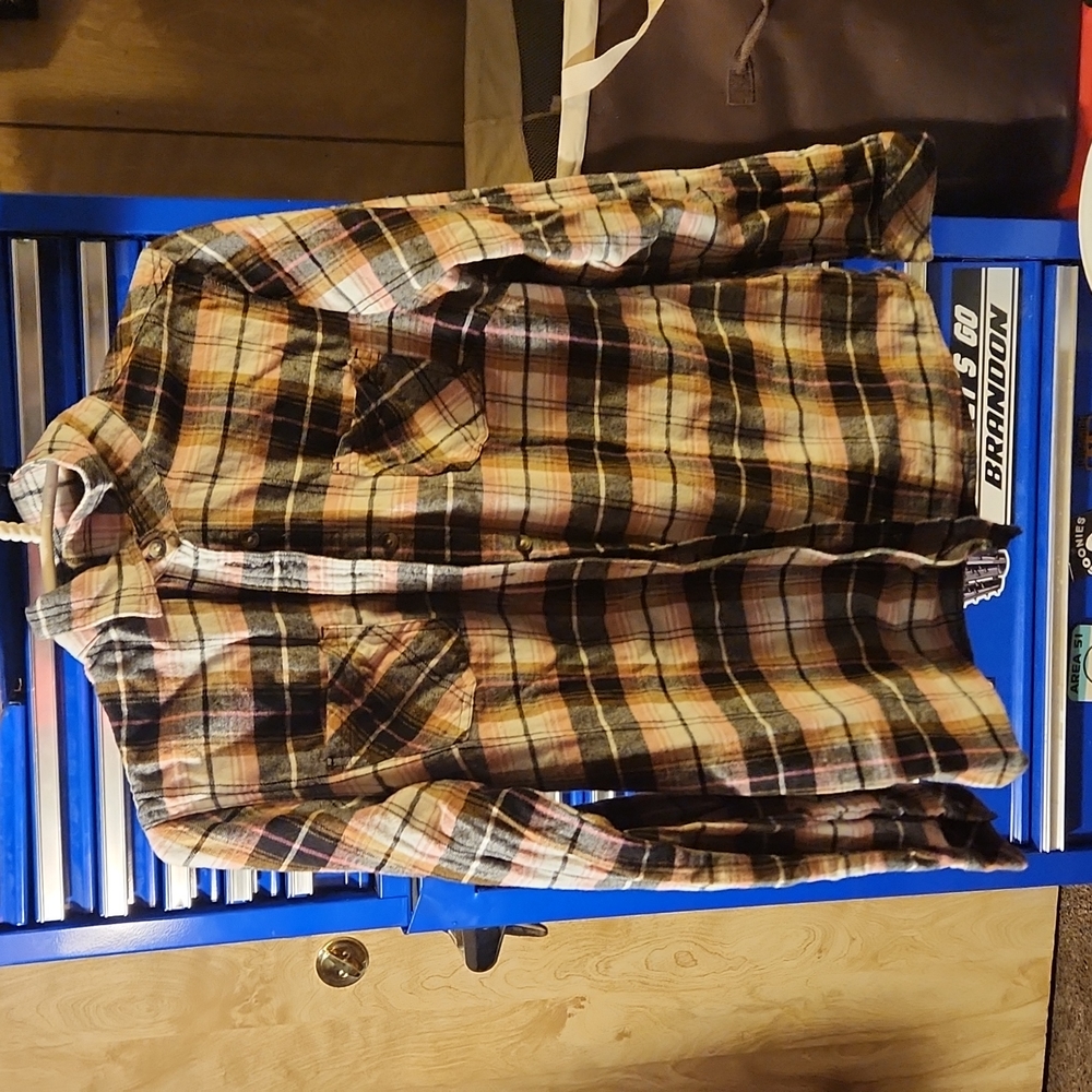 Womens Size medium Legondary Whitetails button down flannel